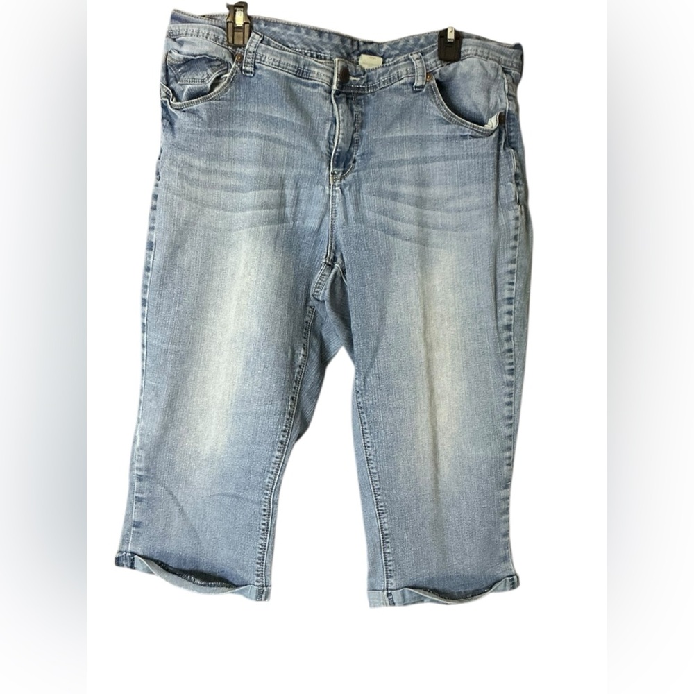 Faded Glory Light Wash Capri Jeans